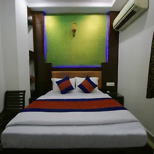 Hotel Oyo 6408 Delhi Heart New Delhi