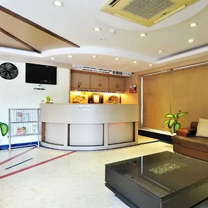 Hotel Fabhotel Anutham Park 3*