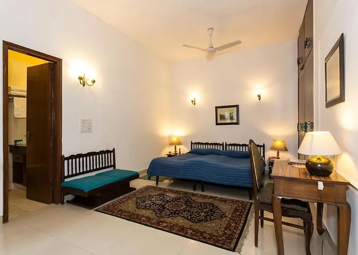Фото Eleven Bed & Breakfast Нью-Дели