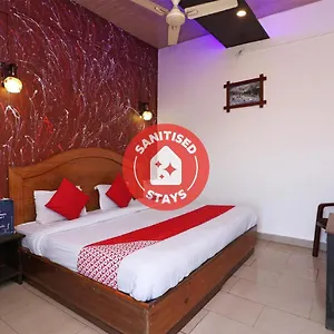 Oyo 73841 Amrit Residency New Delhi