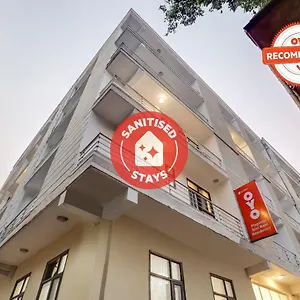 Oyo Flagship 61086 Shri Ram Residency