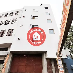 Oyo Flagship 76030 Ashok Park Metro Hotel New Delhi
