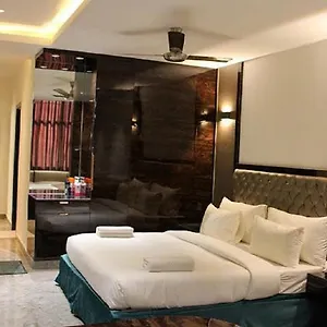 Aman Palace Hotel 3*