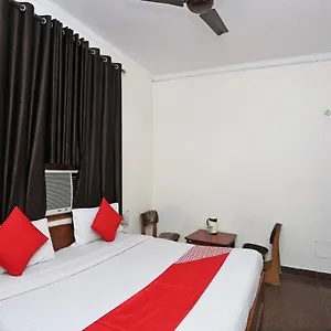 Hotel Oyo 8188 Vardhmaan 3*