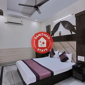 Hotel Oyo 6124 Lord Krishna Dx New Delhi