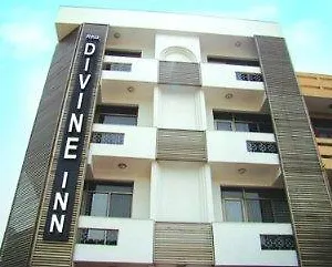 R.k.g. Divine ホテル 3*