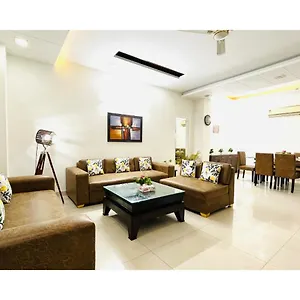 Bluo 2Bhk - Greater Kailash Lift Balcony Parking *