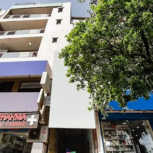 Oyo Trish Near Dlf Avenue Saket Hotel 3*