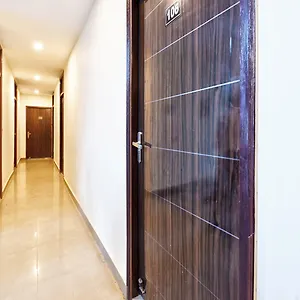 Hotel Oyo 11689 Kelvish New Delhi