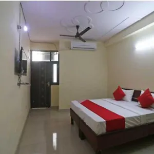 Flagship New Mayur Palace Near Adarsh Nagar Metro Station Hotel 3*