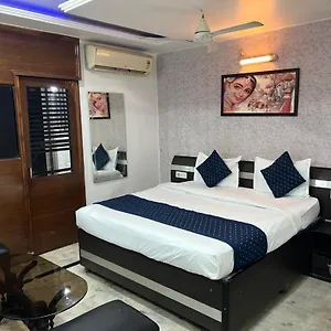 Hotel Good Vibe A Family Near Delhi Igi Airport