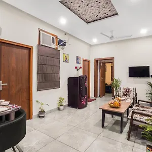 Apartment Homlee-luxurious 2bhk With Kitchen Near Metro New Delhi