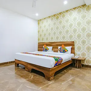 Hotel Fabexpress The Divine Residency 3*