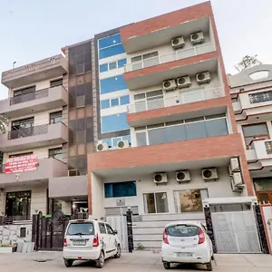 Oyo Townhouse 461 Grey House Near Nawada Metro Station Hotel 4*