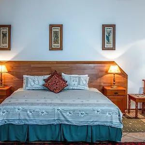 Admiral Suites 3*