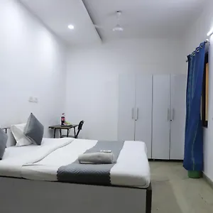 Hotel Pearl Residency - Malviya Nagar 3*