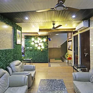 Hotel Gl Near Delhi Airport 4*