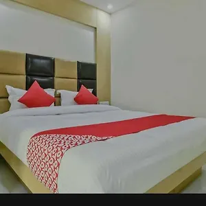 Hotel Oyo The Arrow 3*