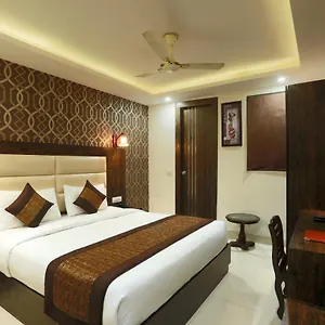 Red Velvet Suites At Delhi Airport * New Delhi