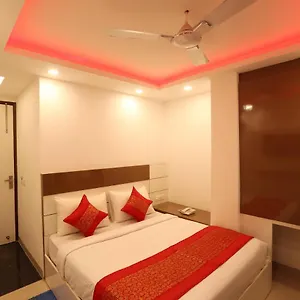 Majestic Park At Delhi Airport 4*