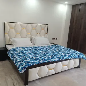 Mintstar And Suites, East Of Kailash Hotel