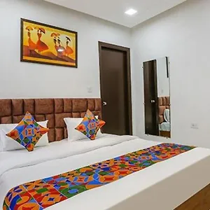 Hotel Fabexpress Shine