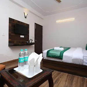 Airport Mars Plaza 3*