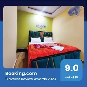 Roomshala 122 Park View - Near Adarsh Nagar 3*