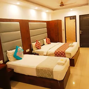 Le Mount 4* New Delhi