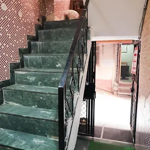 Roomshala 126 Mannat - Laxmi Nagar 3* New Delhi