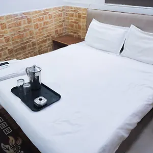 Roomshala 127 Mannat - Laxmi Nagar