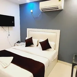 Star Light Near Delhi Airport Hotel 3*