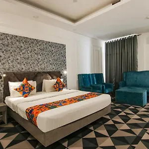 Hotel Fabhotel Marritt Grand