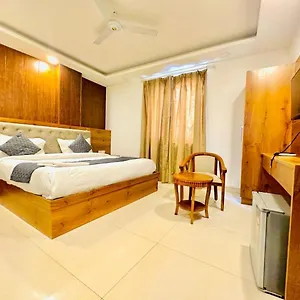 The Glory Near Delhi International Airport 4*