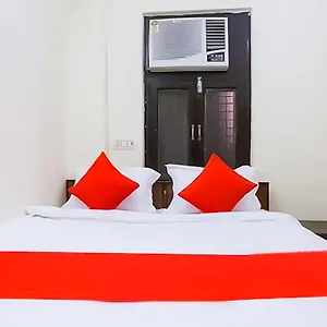 Fly Near Laxmi Nagar Metro Station Hotel