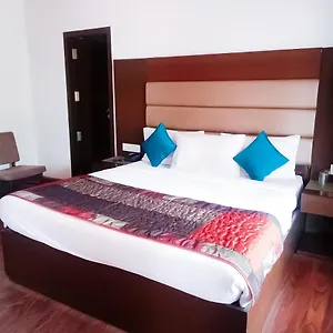 Red House - South Ex Near Aims * New Delhi