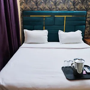 Hotel Roomshala 126 Mannat Laxmi Nagar