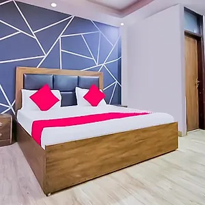Green Leaf - Sarai Kale Khan Hotel 3*