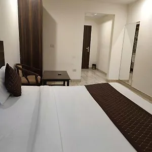 Samara Kingdom Near Delhi Airport 호텔