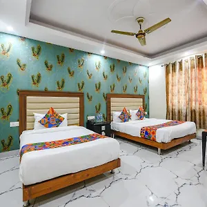 Hotel Fabexpress Shanti 3*