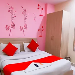 Hotel Rose Residency Near Yashobhoomi 3*