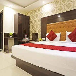 Iconic Near Delhi Igi Airport Hotel 3*