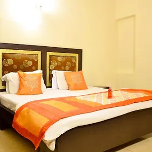 Guest house Oyo Baikunth Kuteer Near Dilli Haat Ina 3*