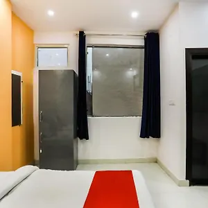 Oyo Flagship Geet Residency 3*