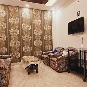 Hostmystay-2bhk Amarcolny Market * New Delhi