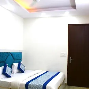 Apartment Diamond In New Delhi
