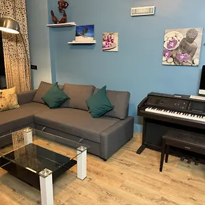 Homestay Urban Haven-relax In Style Cr Park Gk2 *