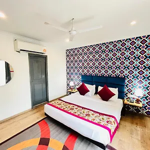 Qotel Chhatarpur- Opp Tivoli Garden