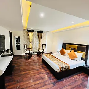 Aura Ip Grand Karkardooma Metro Station Couple Friendly New Delhi