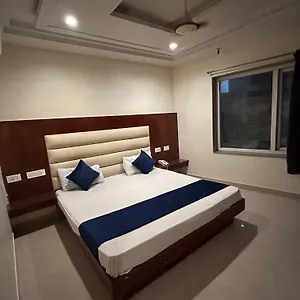 Guest house Sapphire At Railway Station